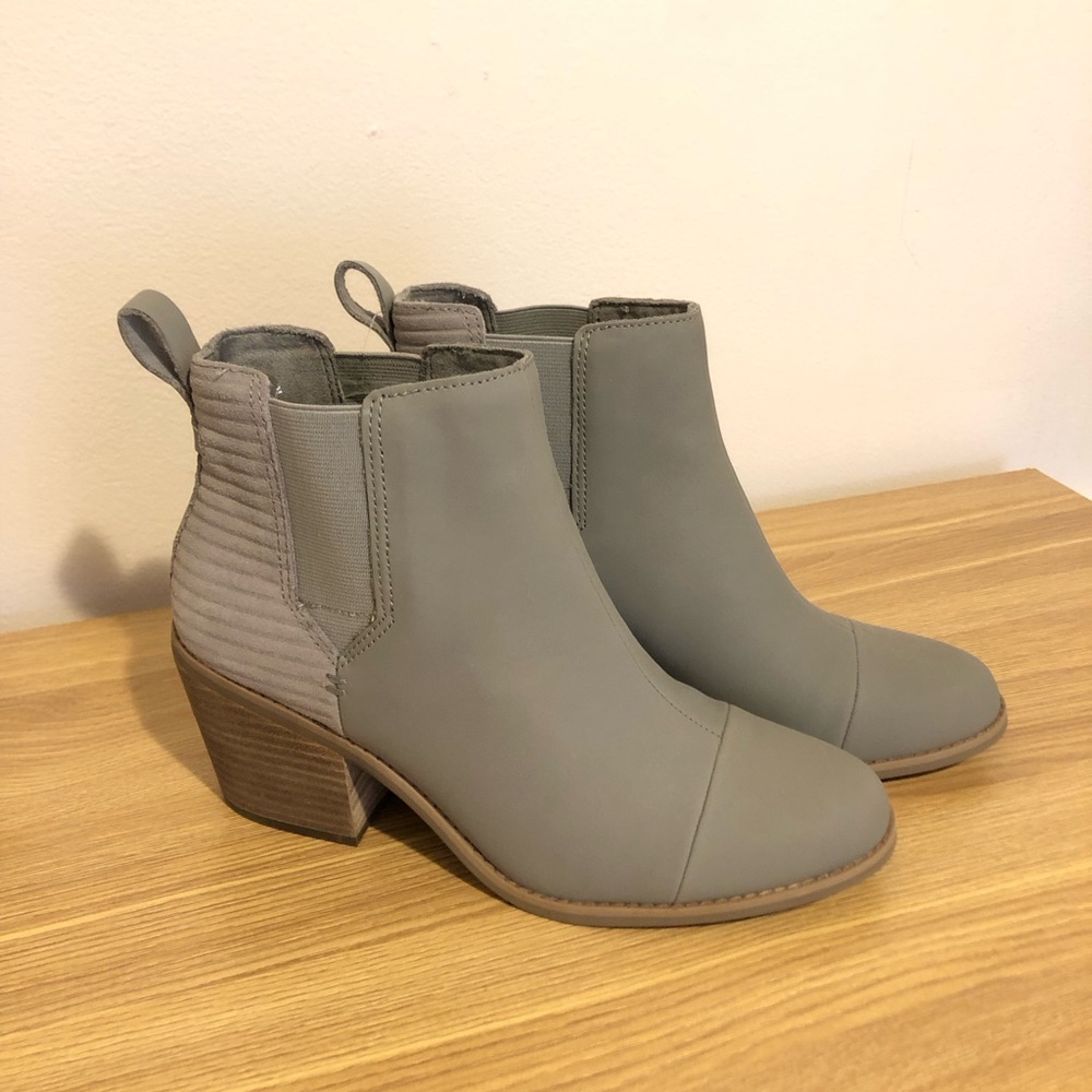 TOMS Womens Gray Everly Pull On Ankle Boot, Size 8.5, Suede and Leather